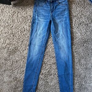 American Eagle Outfitters Skinny Jeans in Medium Blue Wash